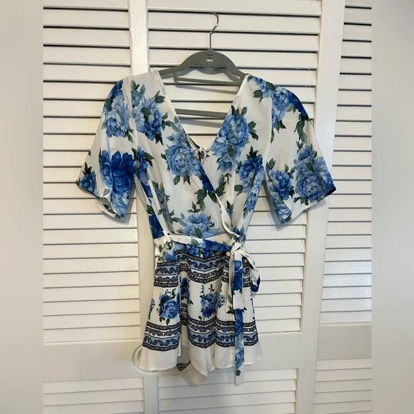 Blue and white floral romper - Picture 1 of 3